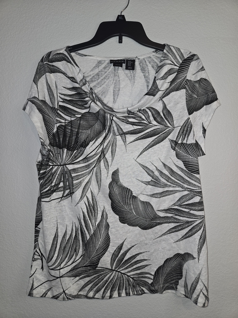 Tahari White Short Sleeve Top with Black Tropical Leaf Print 100% Linen